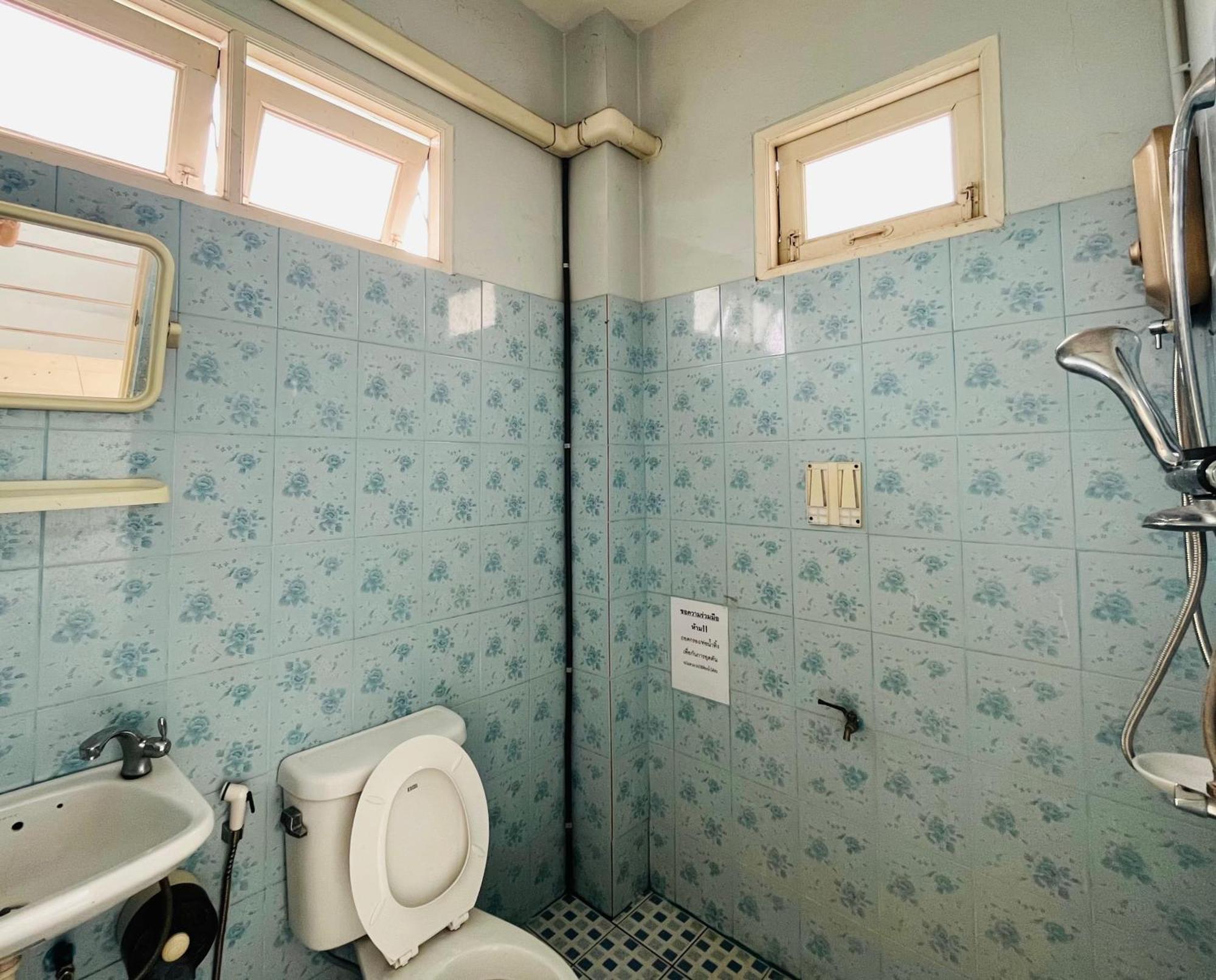 Patone Hostel Пра Након Си Аютая Екстериор снимка
