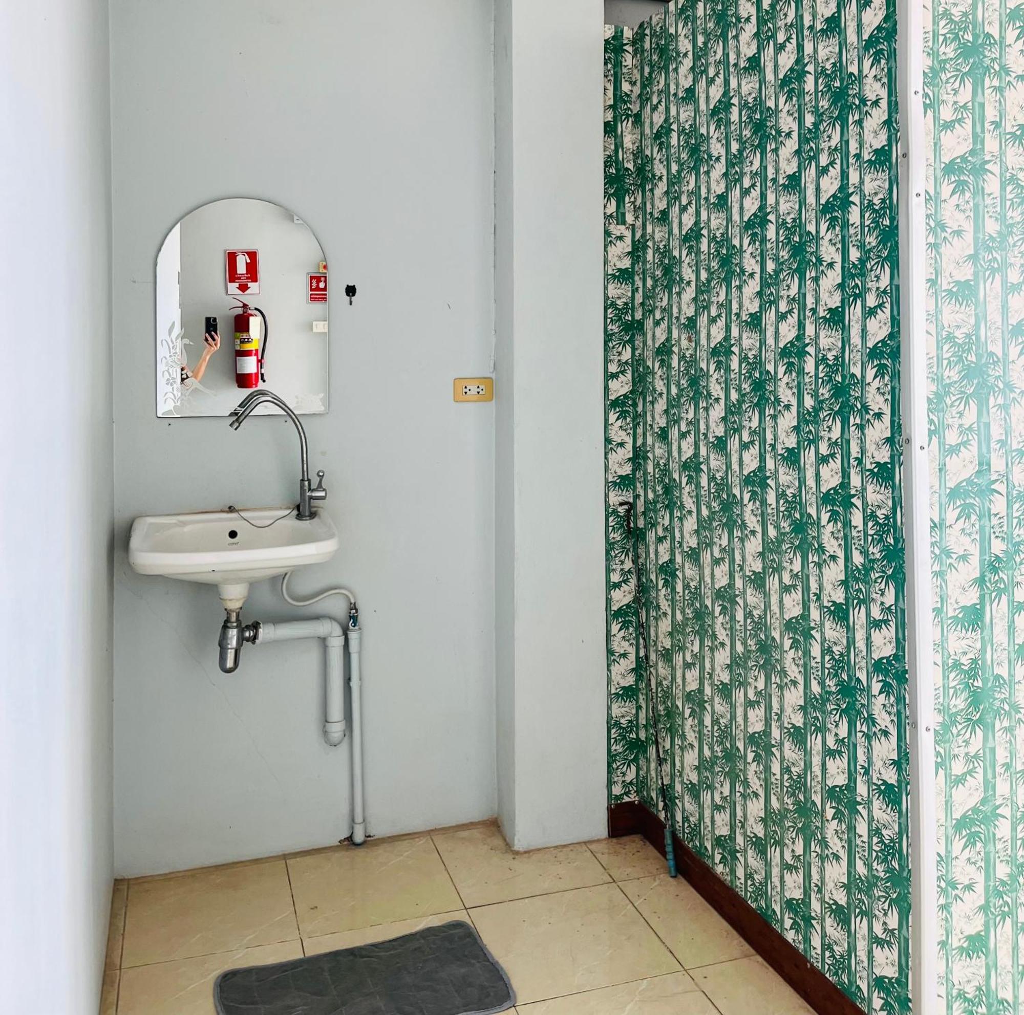 Patone Hostel Пра Након Си Аютая Екстериор снимка